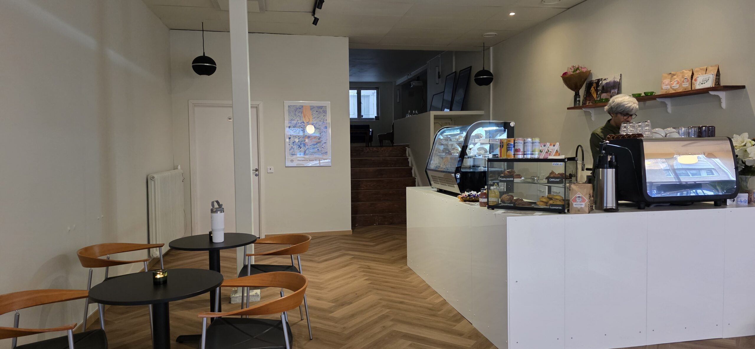 Entrance to the cafe 